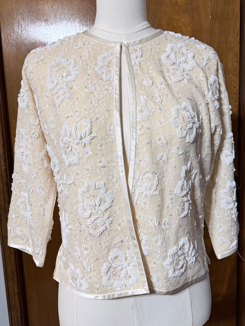 Vintage 1960s White Beaded Floral Lace Cream Cardigan S